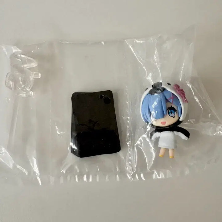 [BUNJANG] Re:Zero Rem Penguin Outfit Standing Figure Gacha / 리제로 시로쿠로 리제로 렘 카드 스텐딩 피규어 가챠 펭귄 렘