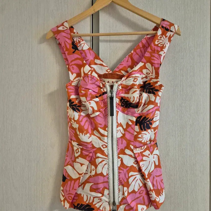 [BUNJANG] Marni Zip-Up Sleeveless Vest / 마르니 집업  슬리브리스