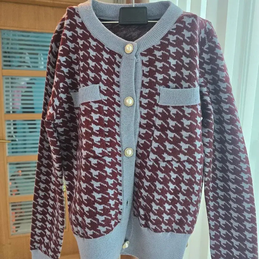 [BUNJANG] Houndstooth Check Knit Cardigan with Pearl Buttons / 니트가디건