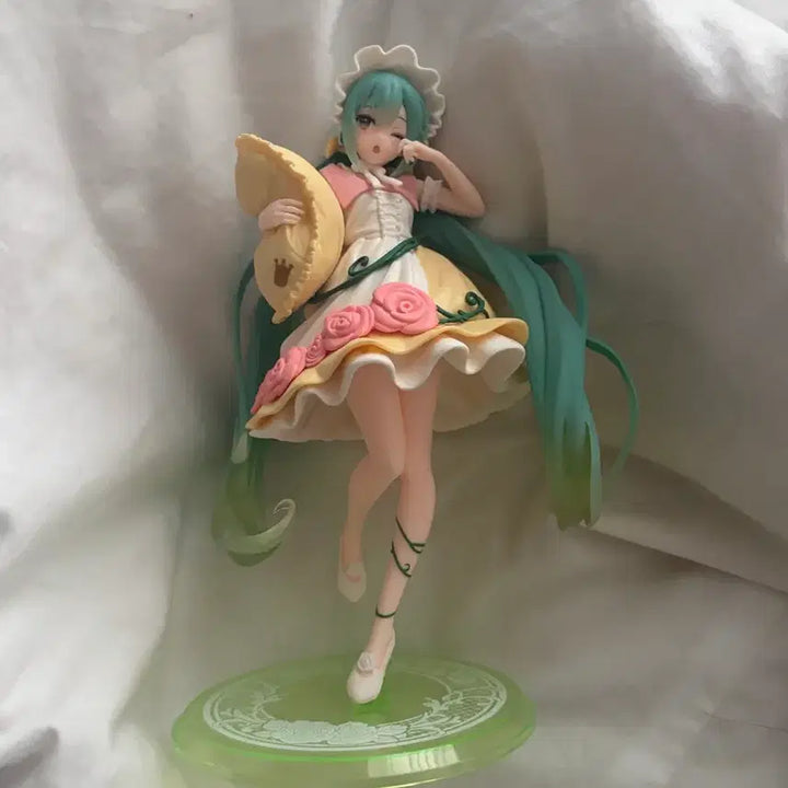 [BUNJANG] Hatsune Miku Wonderland Sleeping Beauty Figure / 하츠네 미쿠 원더랜드 잠자는 숲속의 미녀 피규어