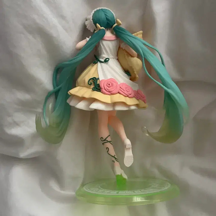[BUNJANG] Hatsune Miku Wonderland Sleeping Beauty Figure / 하츠네 미쿠 원더랜드 잠자는 숲속의 미녀 피규어