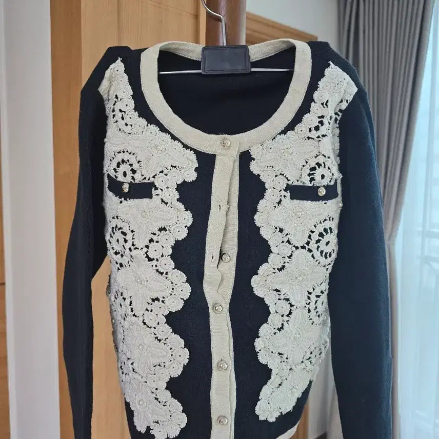 [BUNJANG] Black Lace Embroidered Knit Cardigan / 니트가디건
