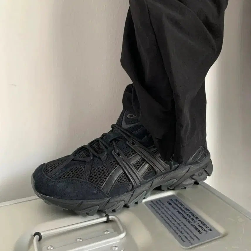 [BUNJANG] Asics Gel-Sonoma 15-50 Triple Black Sneakers / [275] 아식스 젤소노마 15-50 블랙 트블 트리플블랙
