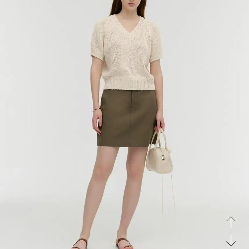 [BUNJANG] Mongdol Beige V-neck Knit Short Sleeve / 몽돌 베이지 브이넥 니트 반팔
