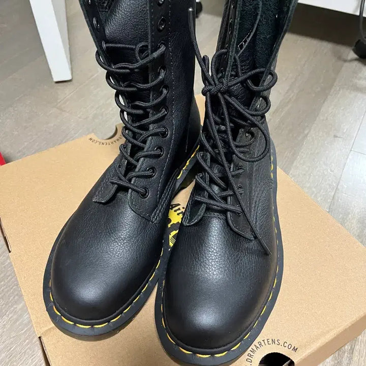 [BUNJANG] Dr. Martens Virginia 10-Eyelet Boots / 닥터마틴 버지니아 10홀