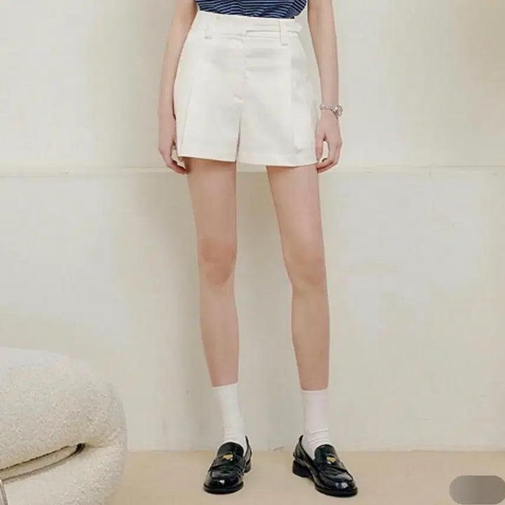 [BUNJANG] LOOKAST Monica Tuck Short Pants / 룩캐스트 모니카 턱 숏팬츠 monica tuck short pants