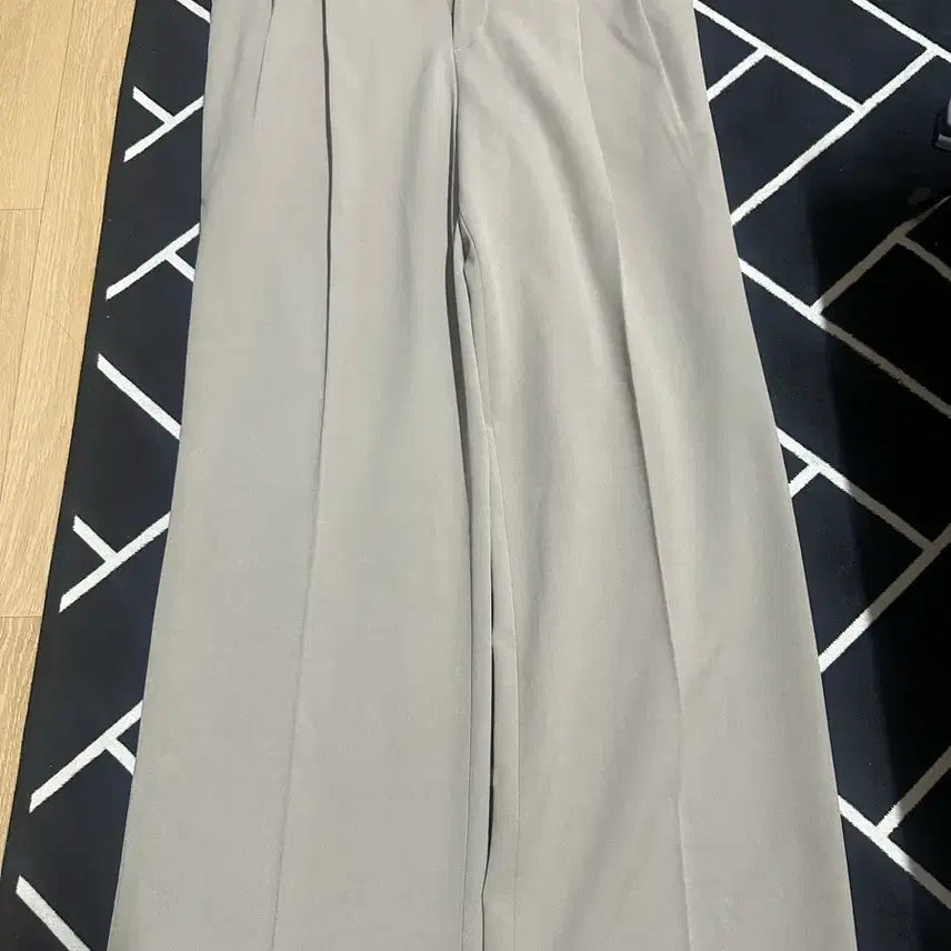[BUNJANG] Musinsa Standard Real Wide Hidden Banding Slacks [Light Beige] / 무신사 스탠다드 리얼 와이드 히든 밴딩 슬랙스 [라이트 베이지]