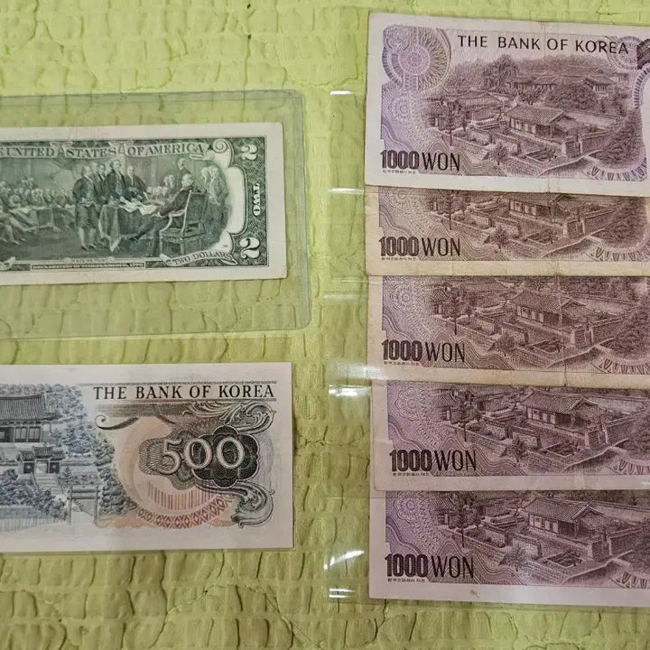 [BUNJANG] Vintage Currency Collection: 2 Dollar Bill, 1000 Won (Used), 500 Won (Unused with Minor Stain) / 옛날돈..화폐..2달러/구권 천원/구권 사용제.오백원 미사용 지폐