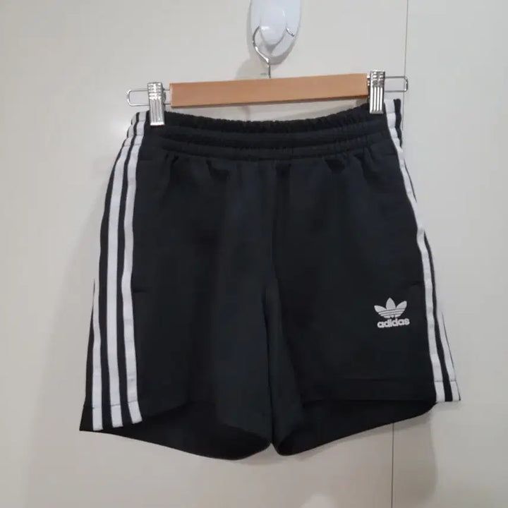 [BUNJANG] Adidas Black Track Shorts - Size M / 아디다스  반바지 블랙 M
