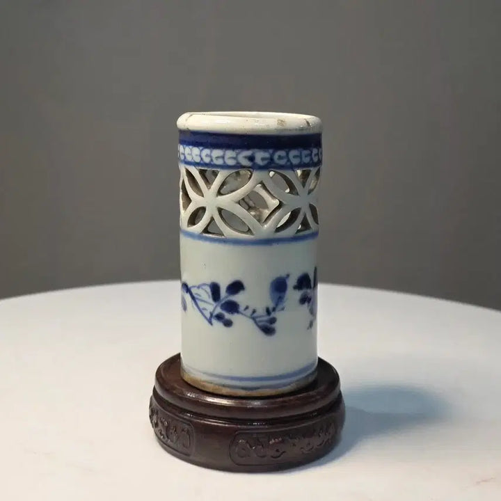 [BUNJANG] Qing Dynasty Blue and White Porcelain Brush Holder / 청화화문투각원형필통