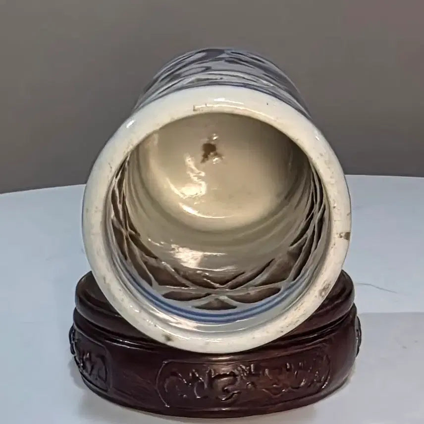 [BUNJANG] Qing Dynasty Blue and White Porcelain Brush Holder / 청화화문투각원형필통