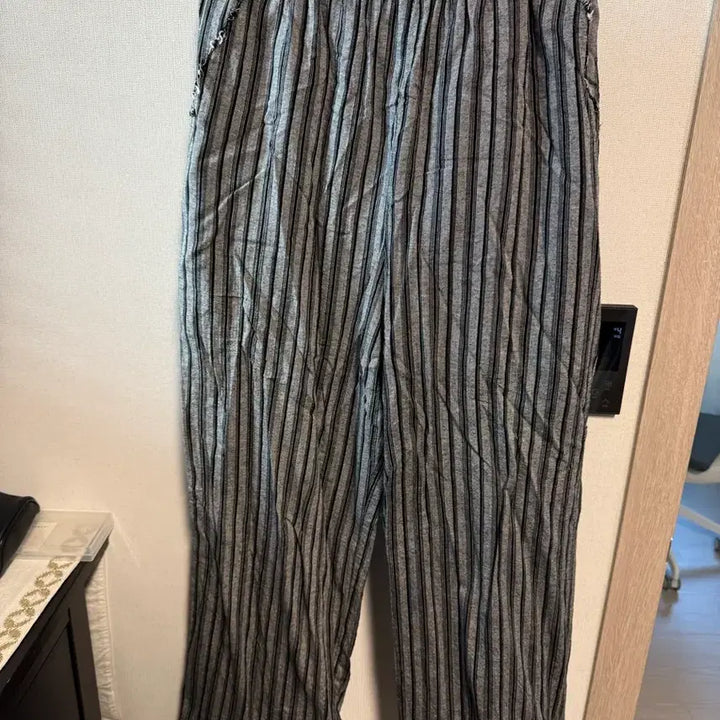 [BUNJANG] POLI SU EM Fresh Effortless Pants [Black] / 폴리수엠 FRESH EFFORTLESS PANTS [BLACK]