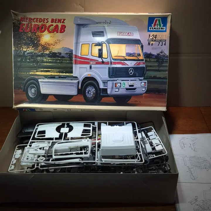 [BUNJANG] Italeri Mercedes-Benz Euro-Cab 1/24 Scale Plastic Model Kit / ITALERI 벤츠 유로캡 1/24 프라모델 고전프라