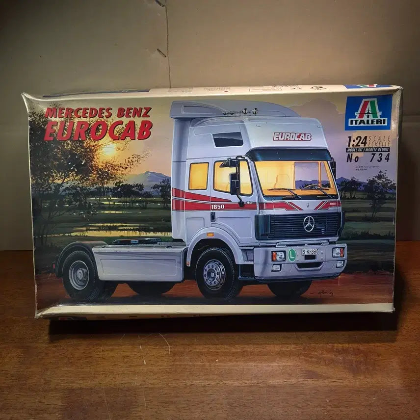 [BUNJANG] Italeri Mercedes-Benz Euro-Cab 1/24 Scale Plastic Model Kit / ITALERI 벤츠 유로캡 1/24 프라모델 고전프라