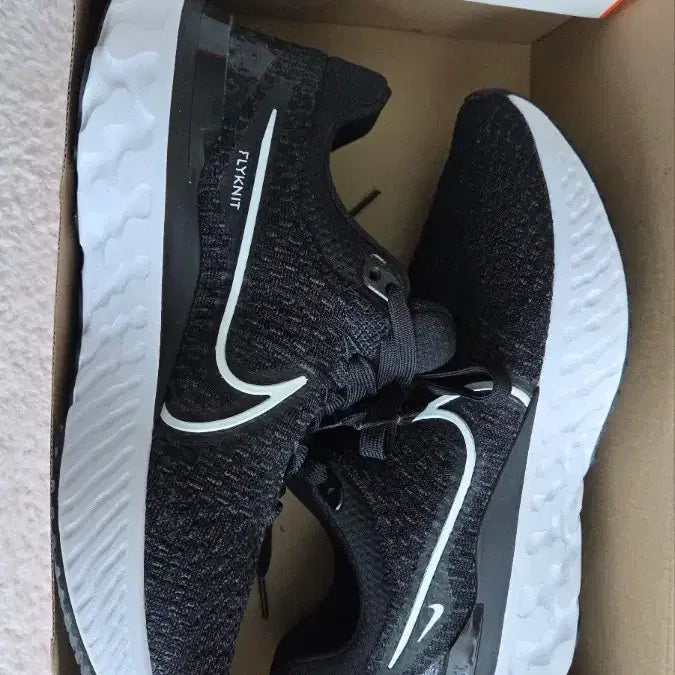 [BUNJANG] Nike React Infinity Run 3 Flyknit Black/White Shoes (260mm) / 나이키 리액트 인피니티런3 플라이니트 블랙/화이트 260