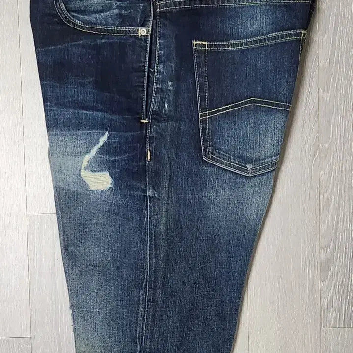 [BUNJANG] Emporio Armani Damage Washing Jeans / 엠포리오 아르마니 데미지 워싱 청바지