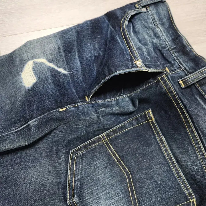 [BUNJANG] Emporio Armani Damage Washing Jeans / 엠포리오 아르마니 데미지 워싱 청바지