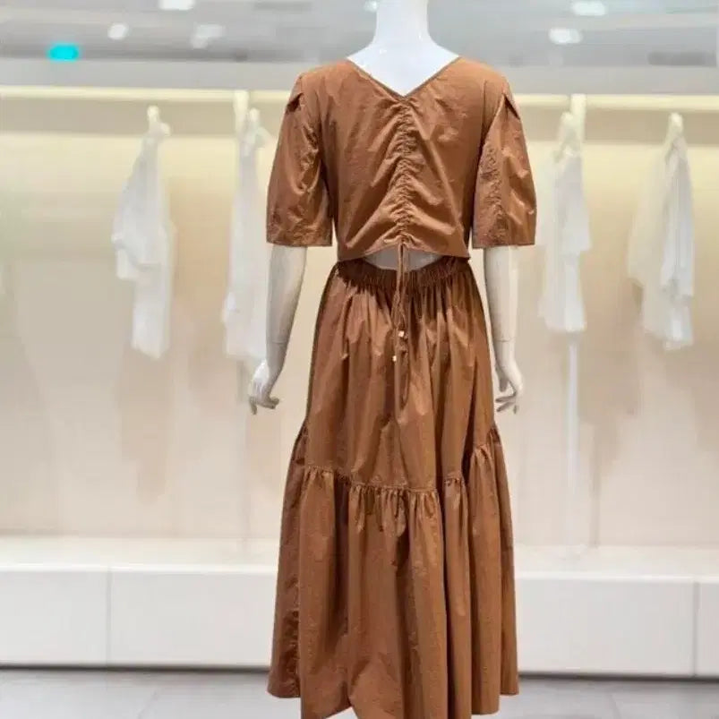 [BUNJANG] Jigott Cut-out Back Shirring T-word Dress / 지고트 컷아웃 백셔링 티워드 원피스