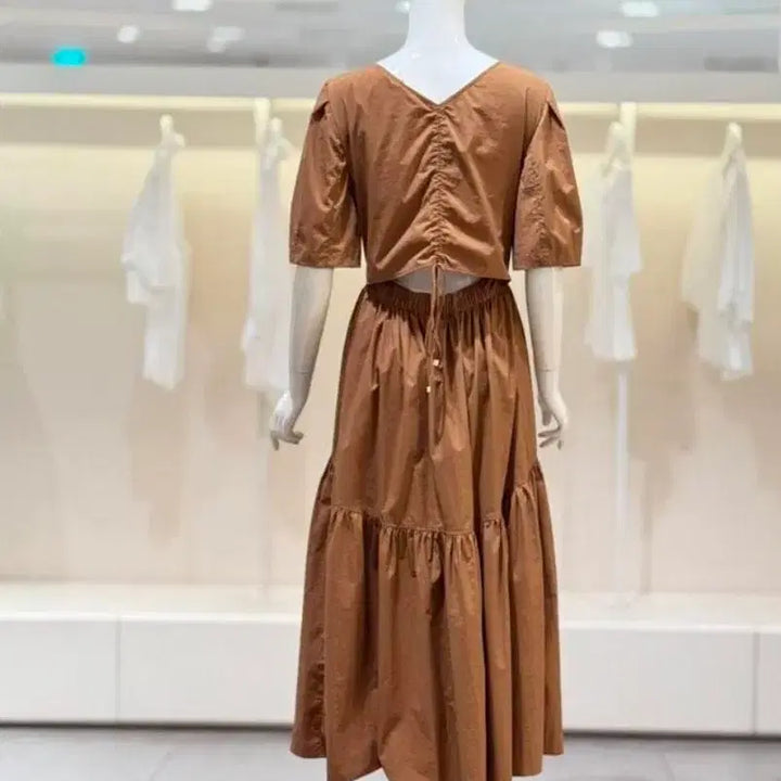 [BUNJANG] Jigott Cut-out Back Shirring T-word Dress / 지고트 컷아웃 백셔링 티워드 원피스