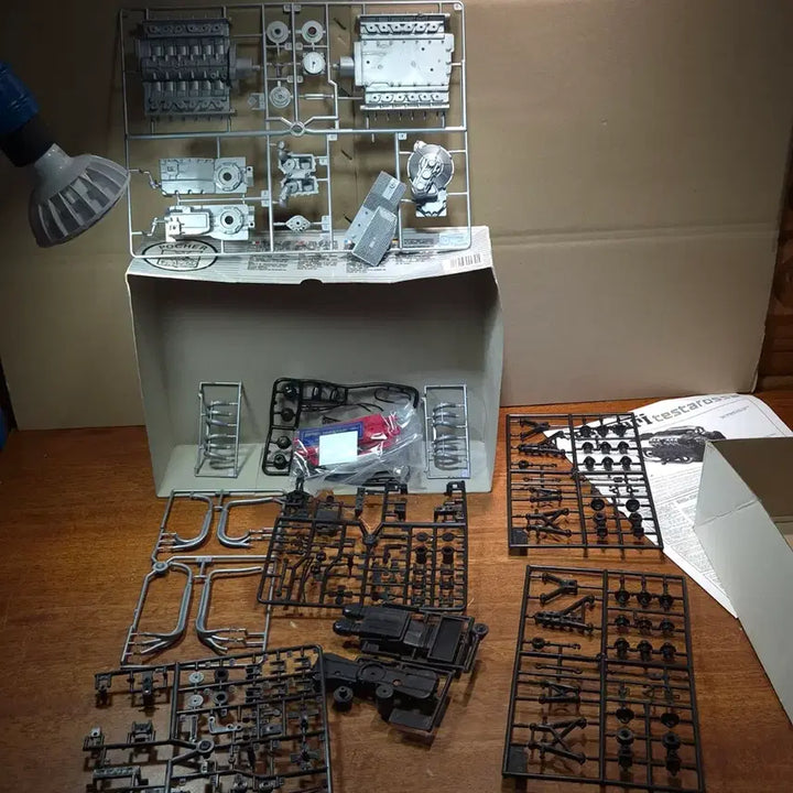 [BUNJANG] Pocher 1995 Ferrari Testarossa Engine Model Kit 1/8 Scale KM/51 / 1995 pocher 페라리 테스타로사 엔진 모형 프라모델
