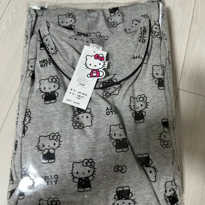 [BUNJANG] Melting Lounge Kitty Pajamas New Product / 멜팅라운지 키티 파자마 잠옷 새상품