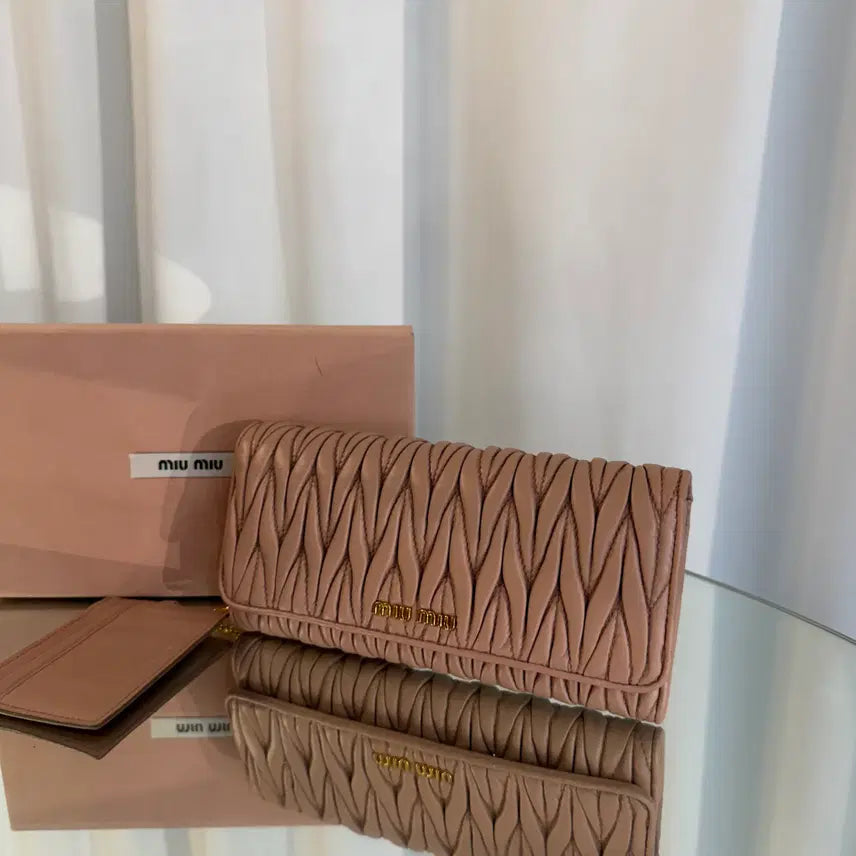 [BUNJANG] Miu Miu Matelassé Nappa Leather Long Wallet for Women / [풀구성] 미우미우 마틀라세 나파 여성 장지갑