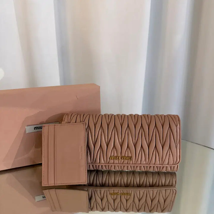[BUNJANG] Miu Miu Matelassé Nappa Leather Long Wallet for Women / [풀구성] 미우미우 마틀라세 나파 여성 장지갑