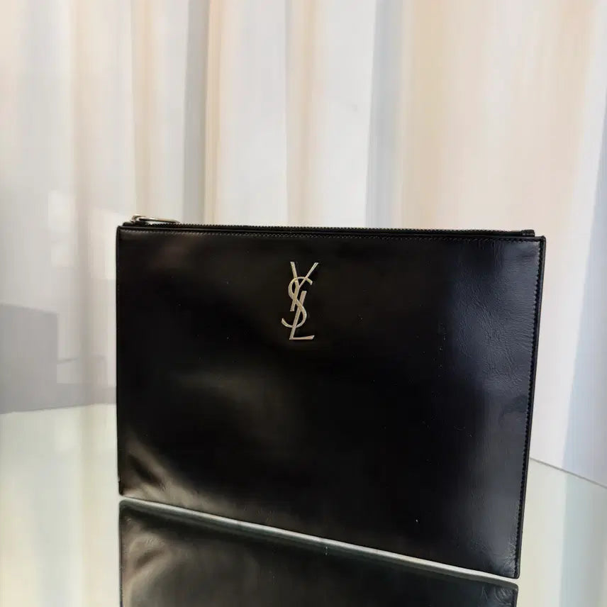 [BUNJANG] Saint Laurent YSL Logo Tablet Clutch / 생로랑 YSL 로고 태블릿 클러치