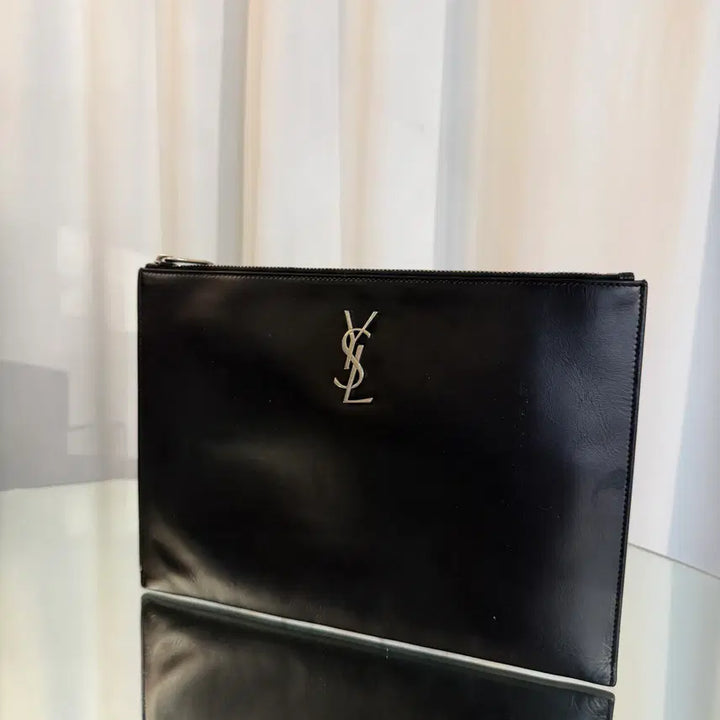 [BUNJANG] Saint Laurent YSL Logo Tablet Clutch / 생로랑 YSL 로고 태블릿 클러치