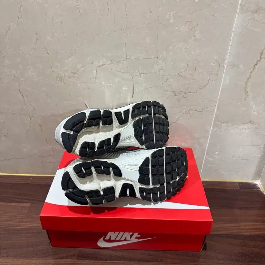 [BUNJANG] Nike Zoom Vomero 5 Silver / 나이키 줌 보메로5