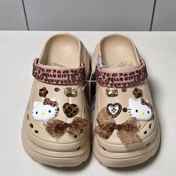 [BUNJANG] Hello Kitty Leopard Print Crocs / 키티 크록스 호피 갸루 레오파드