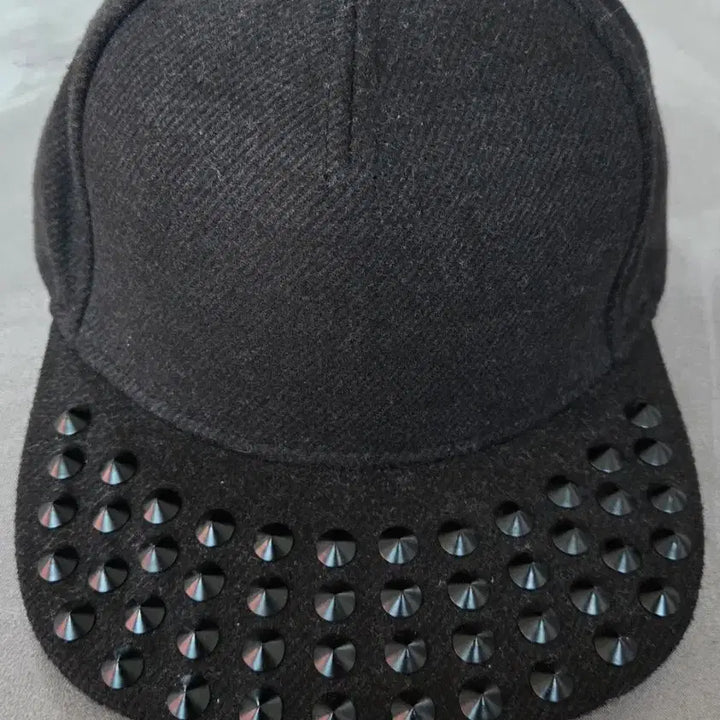 [BUNJANG] Flatpity Studded Snapback Hat / 플랫피티 스터드 스냅백
