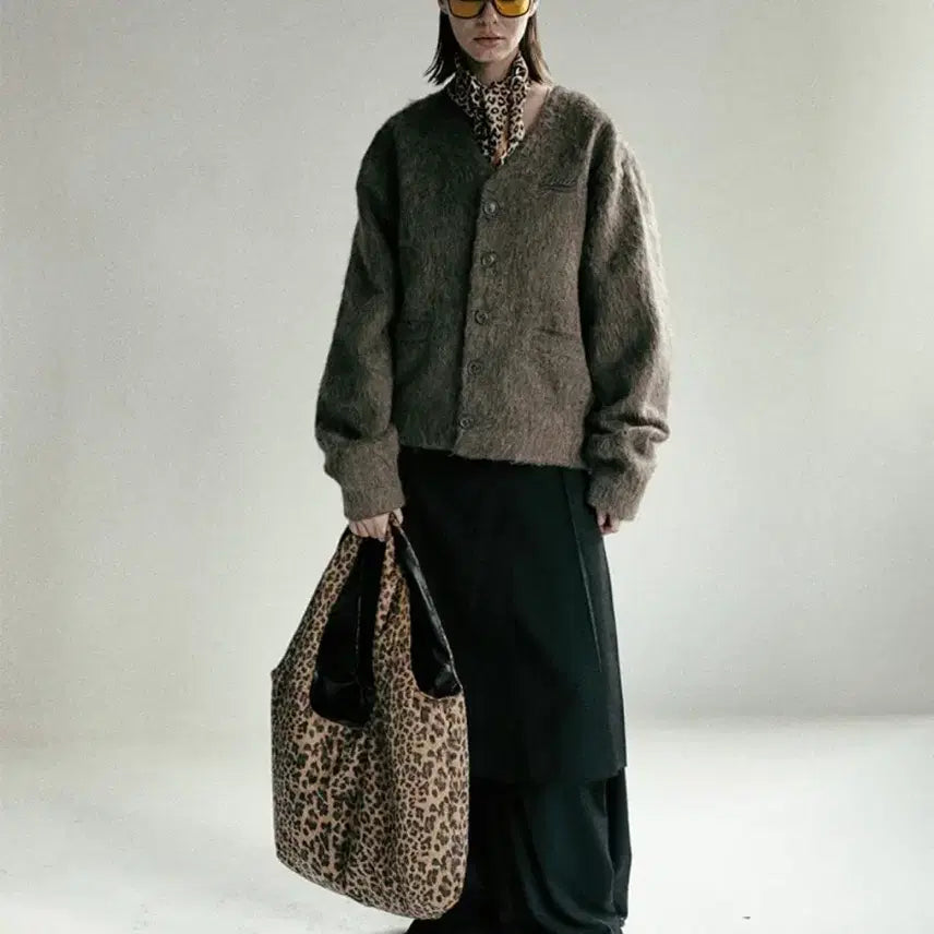 [BUNJANG] Bad Blood Leopard Reversible Shoulder Bag Pouch Set / 배드블러드) 레오파드 리버시블 숄더 백 파우치 세트