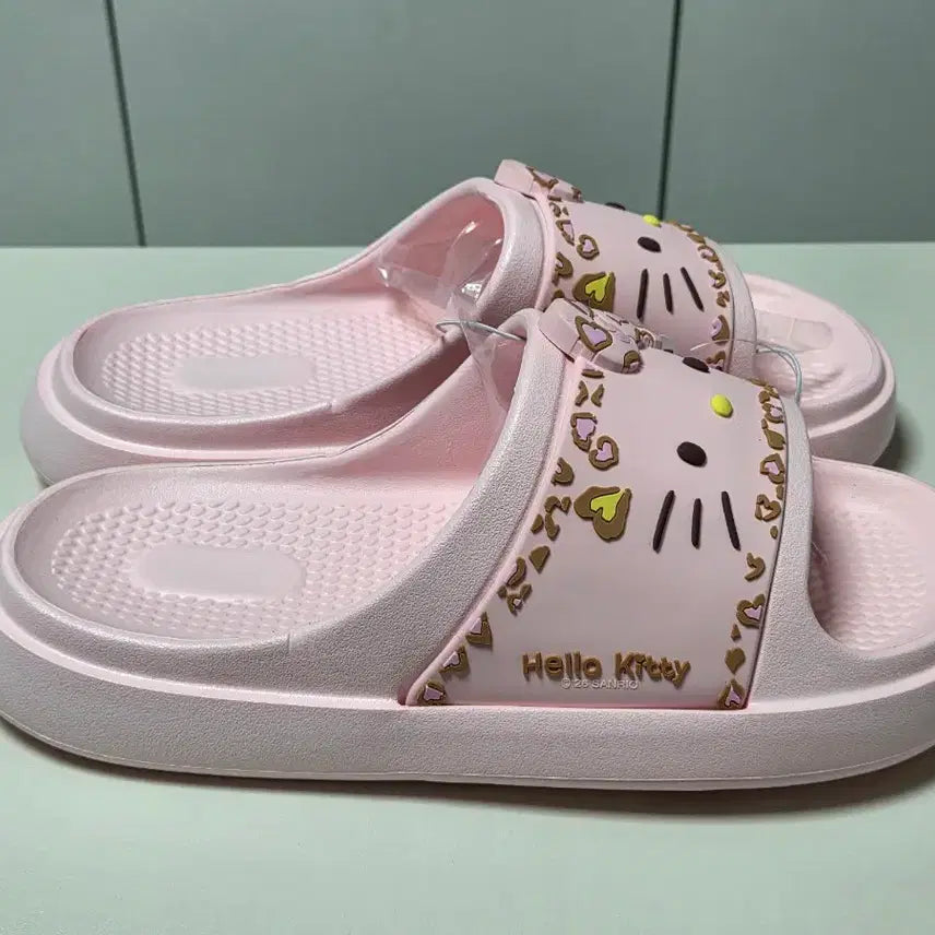 [BUNJANG] Hello Kitty Pink Leopard Print Gya-ru Style Slippers / 키티 핑크 호피 갸루 슬리퍼