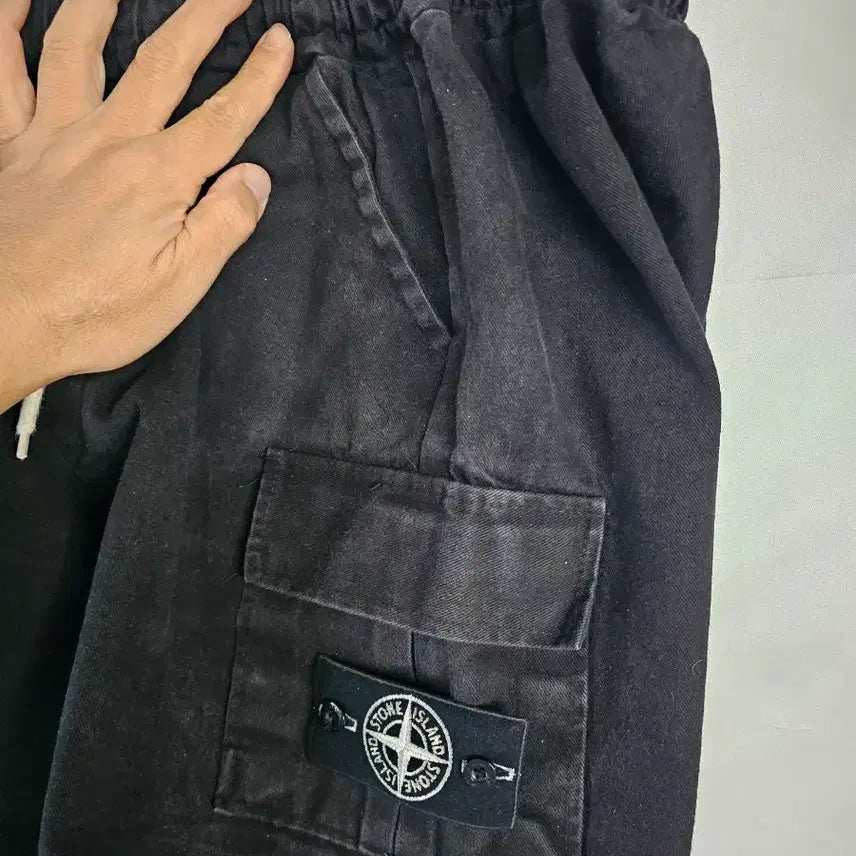 [BUNJANG] Stone Island Black Denim Cargo Shorts / 스톤아일랜드 블랙 빈티지형 카고 반바지