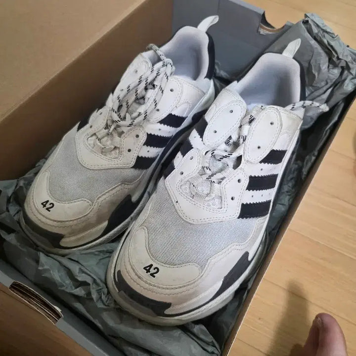 [BUNJANG] Balenciaga x Adidas Triple S Sneakers Size 42 / 발렌시아가 아디다스콜라보 트리플s 42