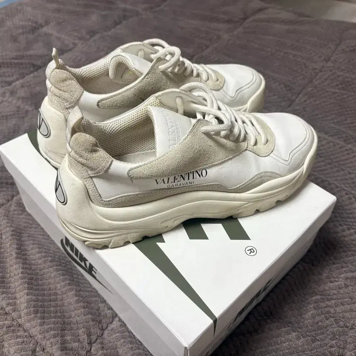 [BUNJANG] Valentino Garavani Bounce Sneakers / 발렌티노 반시 검보이 스니커즈 40사이즈