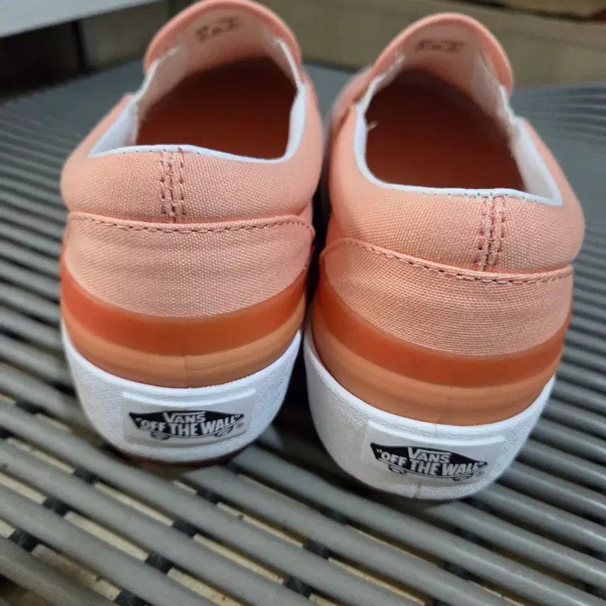 [BUNJANG] Vans Classic Slip-On Tropical Peach Shoes / 반스 클래식 슬립온 (트로피컬피치)