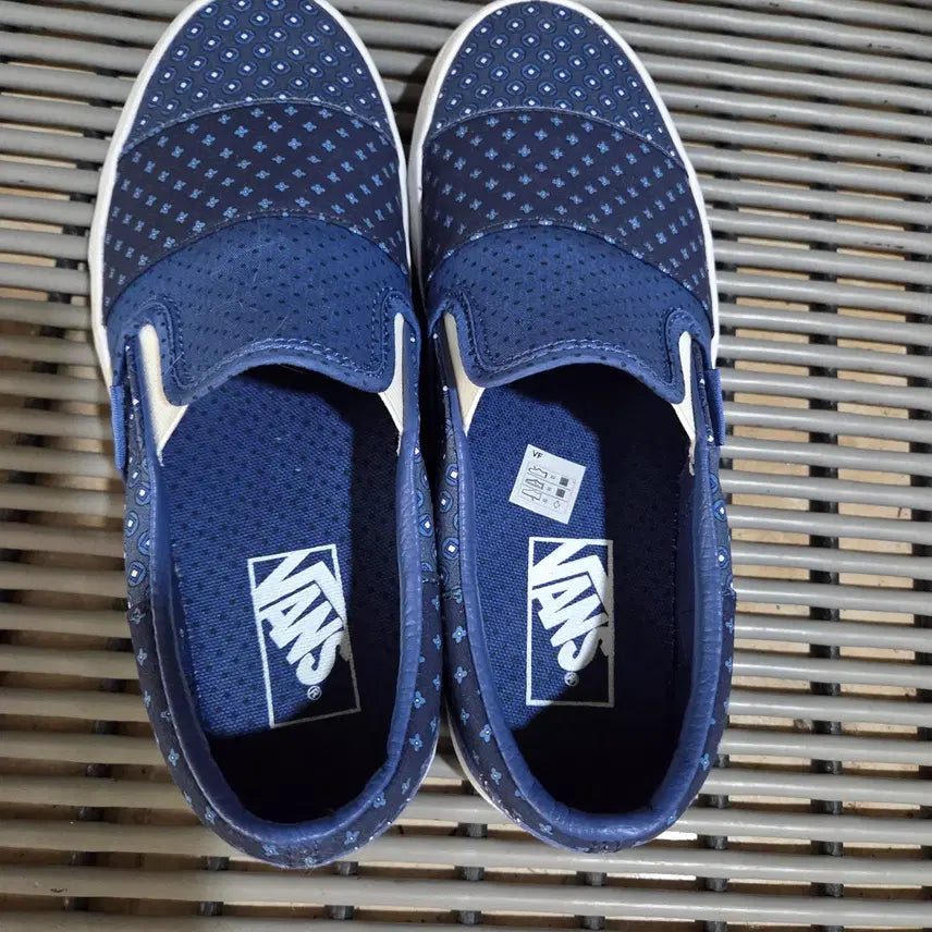 [BUNJANG] Vans Classic Slip-On Typrint Patchwork True Navy / 반스 클래식 슬립온 (타이프린트 패치워크 트루 네이비)