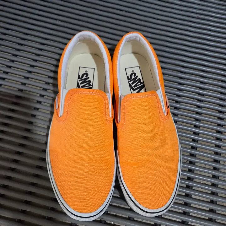 [BUNJANG] Vans Classic Slip-On (Neon Blazing Orange) / 반스 클래식 슬립온 (네온(블레이징 오렌지)