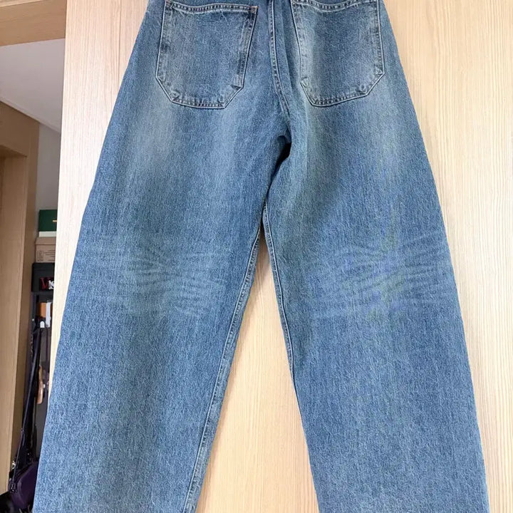 [BUNJANG] Haechingroom Wide Curved Jeans Washed Blue / [4]해칭룸 와이드 커브드 진 워시드 블루