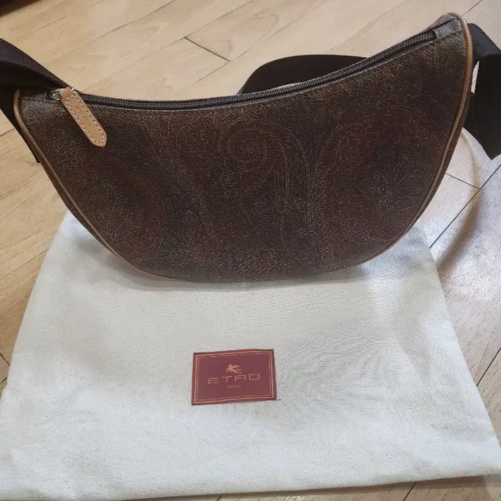 [BUNJANG] Etro Paisley Half Moon Hobo Crossbody Shoulder Bag / 에트로 페이즐리 반달 호보 크로스백 숄더백