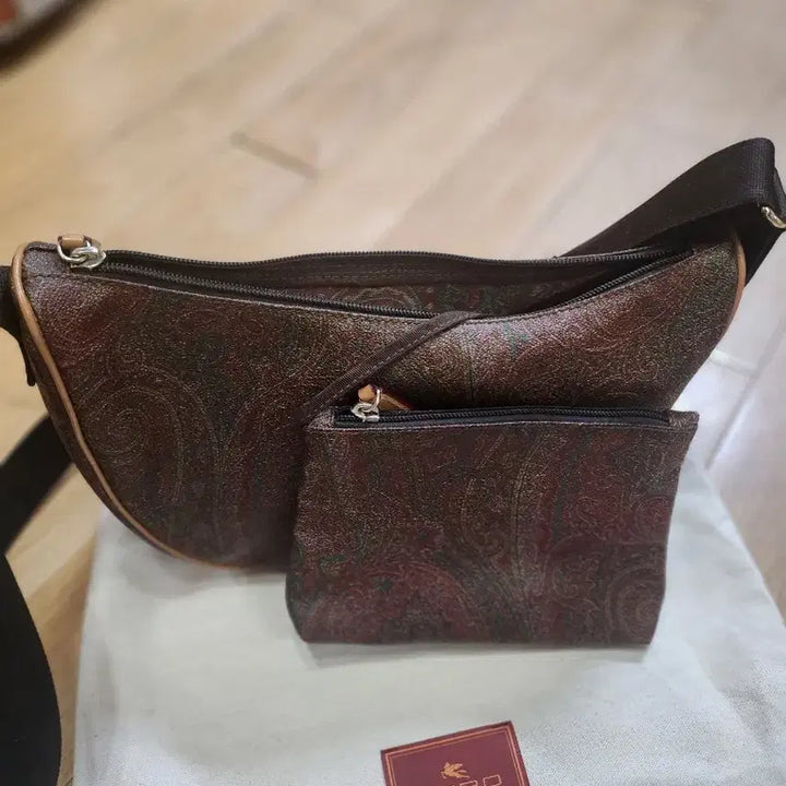 [BUNJANG] Etro Paisley Half Moon Hobo Crossbody Shoulder Bag / 에트로 페이즐리 반달 호보 크로스백 숄더백