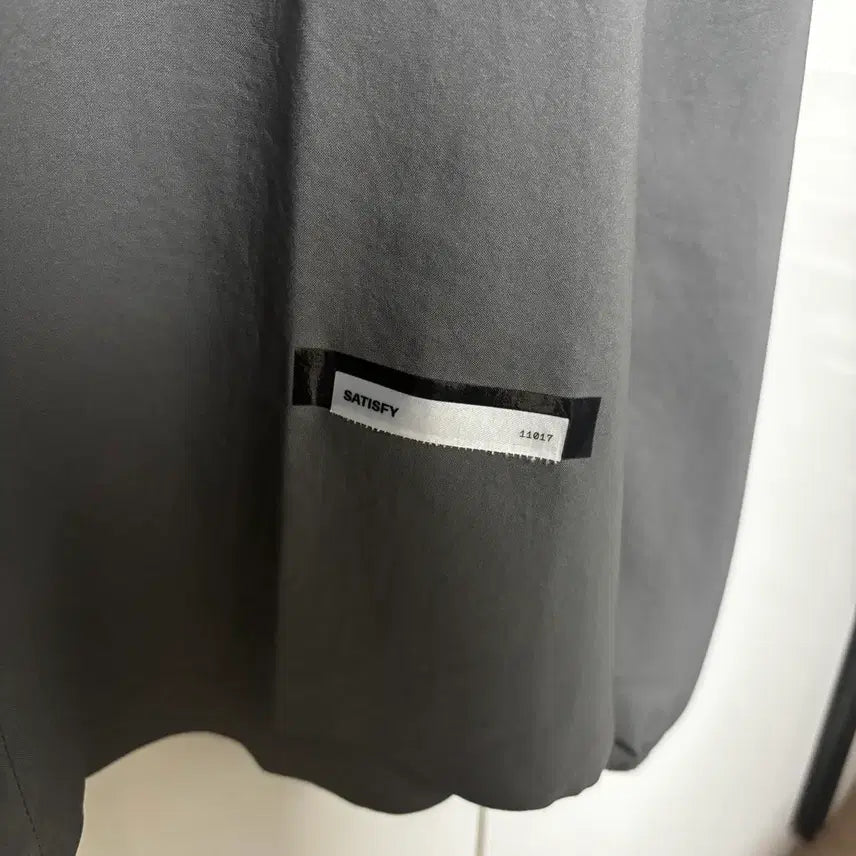 [BUNJANG] Satisfyer Reversible Shirt Lava Smoke S / 새티스파이 리버셔츠 라바스모크 S