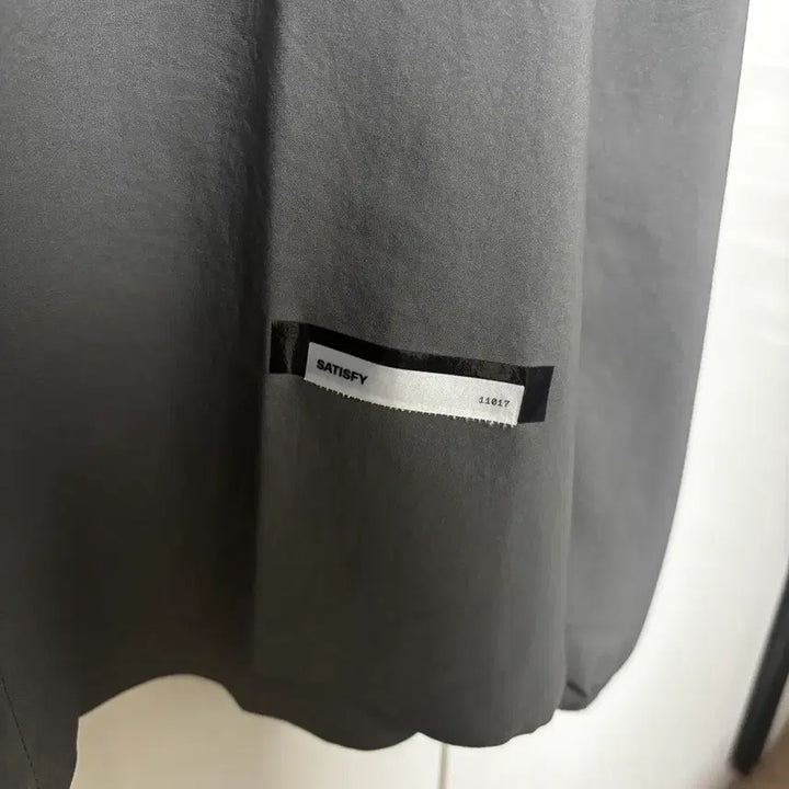 [BUNJANG] Satisfyer Reversible Shirt Lava Smoke S / 새티스파이 리버셔츠 라바스모크 S