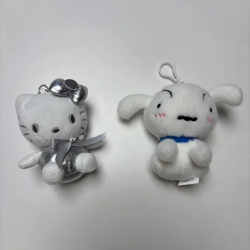 [BUNJANG] Sanrio Hello Kitty &amp; Shin-chan White Dog Keychains / 실버 키티 키링 짱구 흰둥이 키링