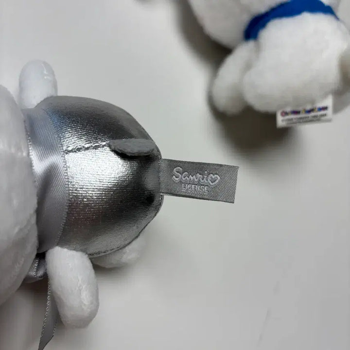 [BUNJANG] Sanrio Hello Kitty &amp; Shin-chan White Dog Keychains / 실버 키티 키링 짱구 흰둥이 키링