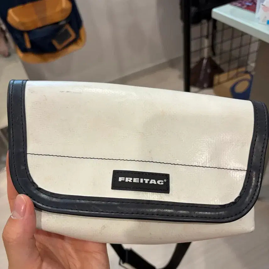 [BUNJANG] Freitag Jamie White Messenger Bag / 프라이탁 제이미 화이트