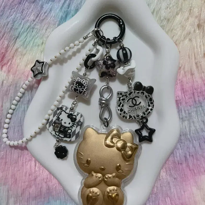 [BUNJANG] Black and White Kitty Keychain / 블랙 앤 화이트 키티 키링