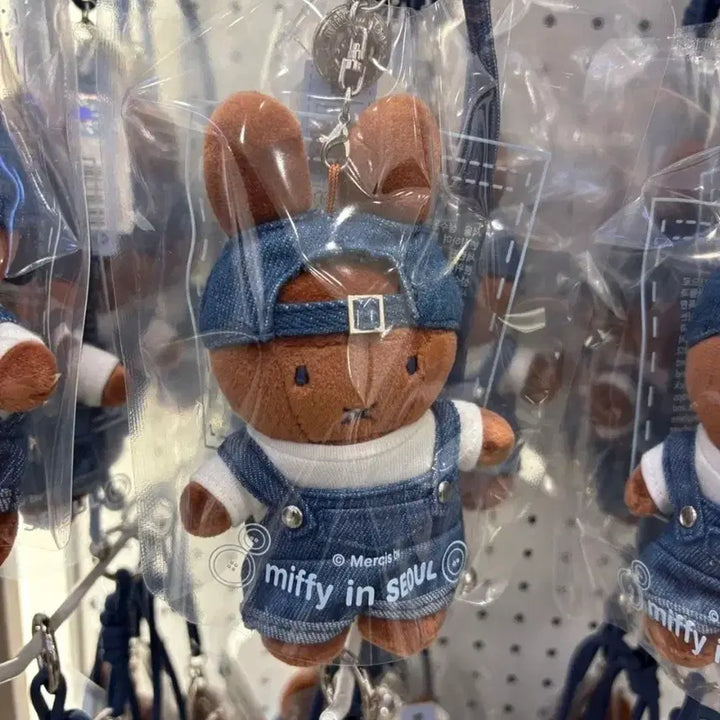 [BUNJANG] Miffy Seongsu Edition Limited Edition Keychain (Sealed, New) / 한정판 미피 성수 에디션 키링(미개봉, 새상품)박지훈 키링